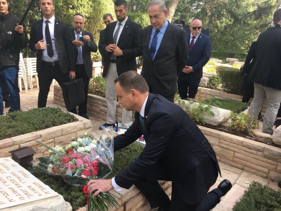 Andrzej Duda był na grobie Jonatana Netanjahu w Izraelu - TVN24 - TVN24